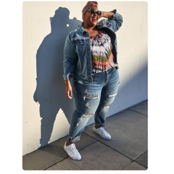 Torrid Crop Boyfriend Straight Vintage Stretch Mid-Rise Jeans - Picture 8 of 9